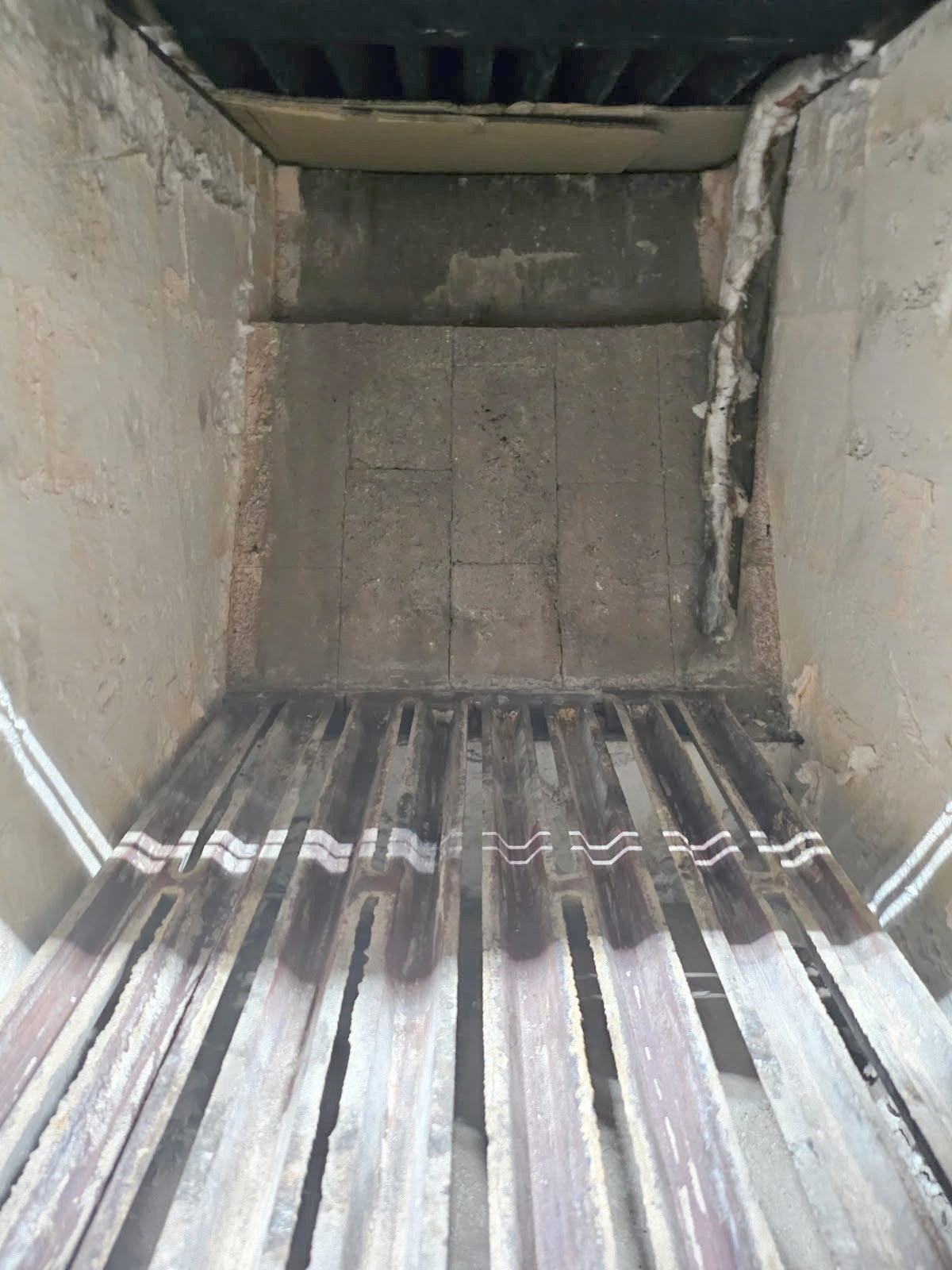 2'x6' Leader Patriot Evaporator with SS Arch, Stack, Insulation Board, Partially Bricked, Welded Pans, and Pan Covers