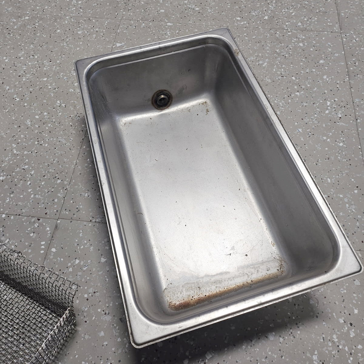 Used 12"x20"x5" SS pan with Drawoff Fitting & SS Wire Filter Rack