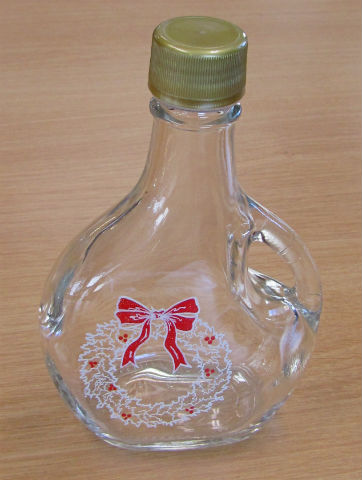 250 ml La Basqu Bottle w/Christmas Wreath